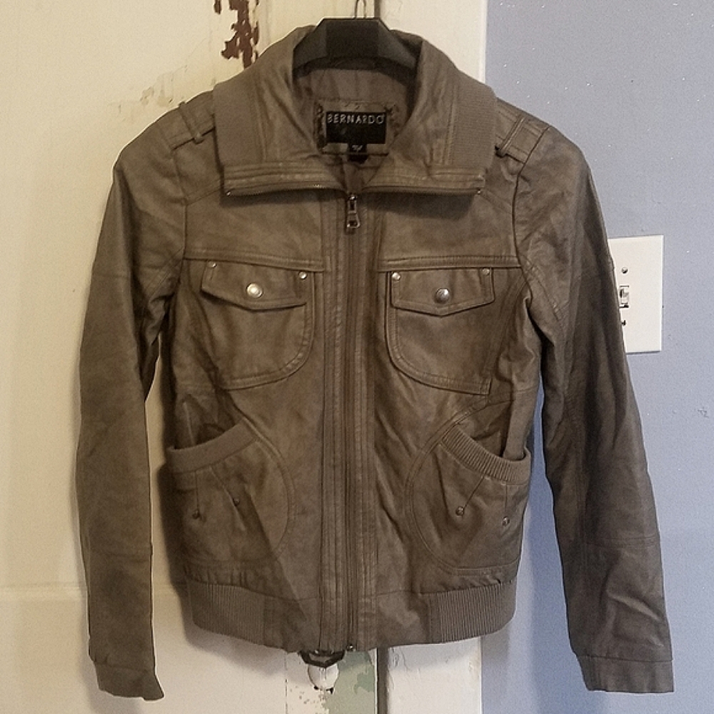 🛍 3/$15 Bomber Jacket - Picture 3 of 8